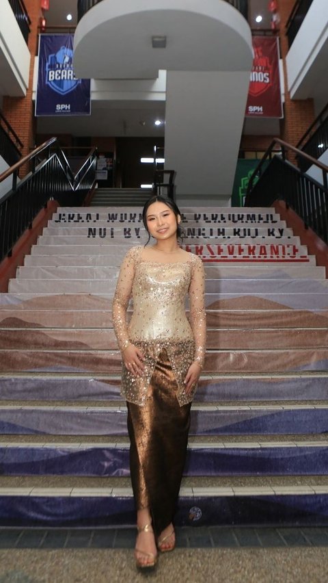 Portrait of Aliyyah Kohl's Graduation, Sisca Kohl's Younger Sister Looks Graceful in Kebaya