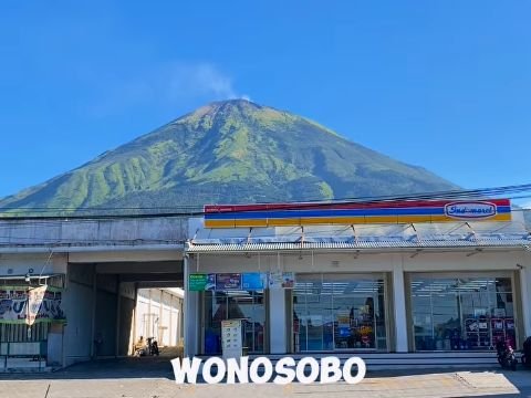 Viral Minimarket Landscape in Wonosobo Resembling the Iconic Mount Fuji Spot Closed in Japan