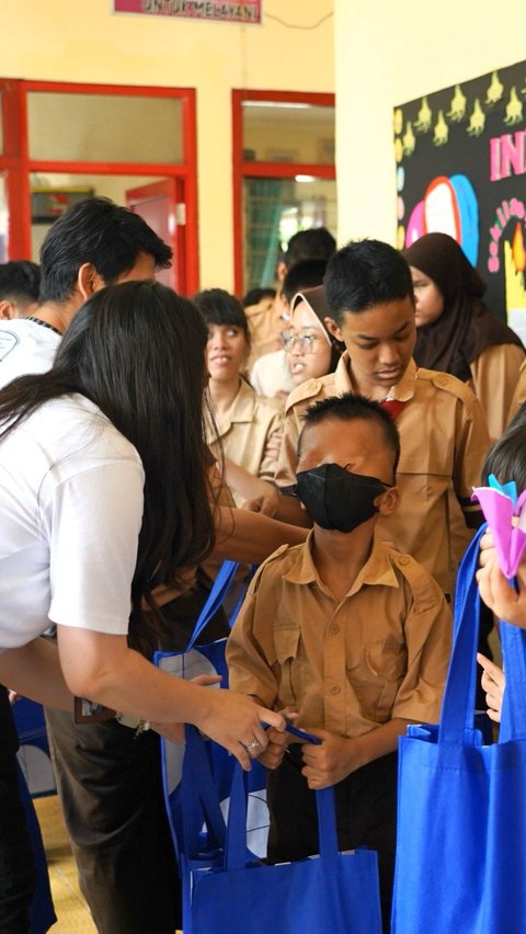 HUT ke-25, Milenial PNM Berbagi Asa Bersama Siswa SLB Rawinala