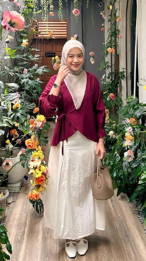 Look 2: Kimono Blouse with Linen Beige Skirt