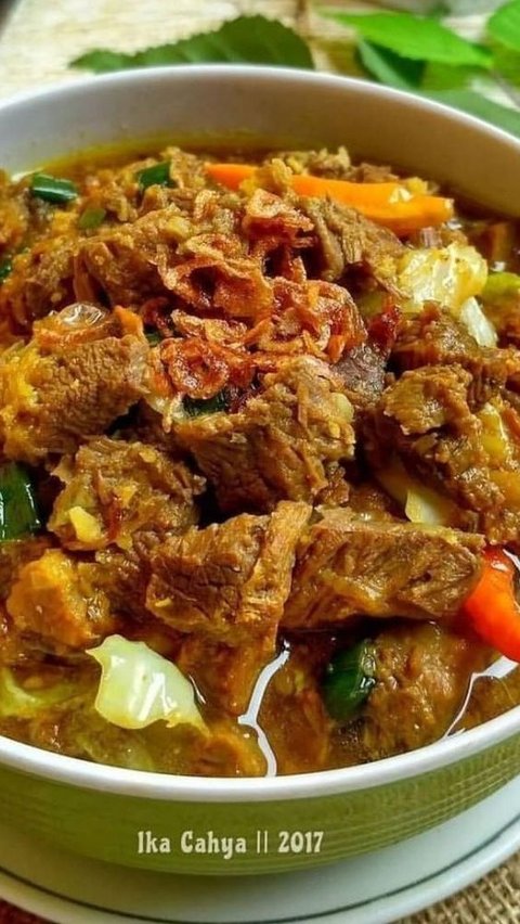 <b>1. Krengsengan Daging Sapi</b>