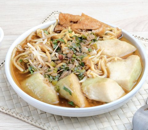 Recipe for Sat Set Mie Kopyok, a typical Semarang dish, with its addictive savory broth