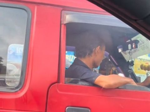 Story Behind the Viral Struggle of Public Transportation Driver to Make a Living, Still Working Despite Using Oxygen Tubes, Video Watched 6.8 Million Times