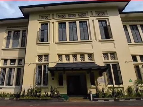 Mengunjungi Bangunan Sekolah Tua Peninggalan Belanda di Kota Bandung, Masih Digunakan hingga Kini
