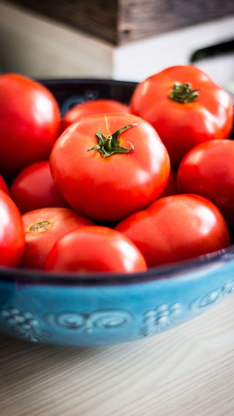 Buah Tomat Sebagai Bahan Utama Masker Alami