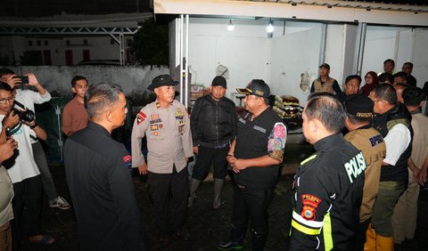 Mantan Kepala Dinas Komunikasi dan Informatika Sulsel ini mengaku saat ini masih melakukan evakuasi dan assesment warga terdampak banjir bandang dan tanah longsor.<br>