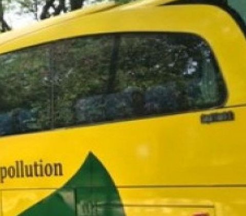 Ini Identitas Pengemudi Mobil Putih yang Tabrak Bus Kuning UI