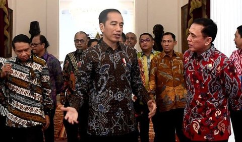 Jokowi bahkan lebih senang jika pertemuan presiden terdahulu dan sekarang dilakukan sesering mungkin. Misalnya sehari dua kali.