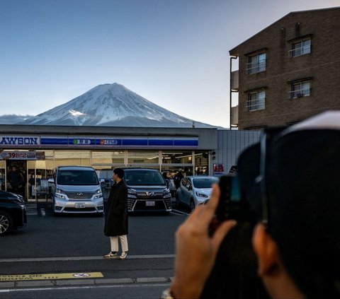 FOTO: Gara-Gara Perilaku Buruk Wisatawan, Jepang Mau Pasang Penghalang Raksasa Pemandangan Gunung Fuji