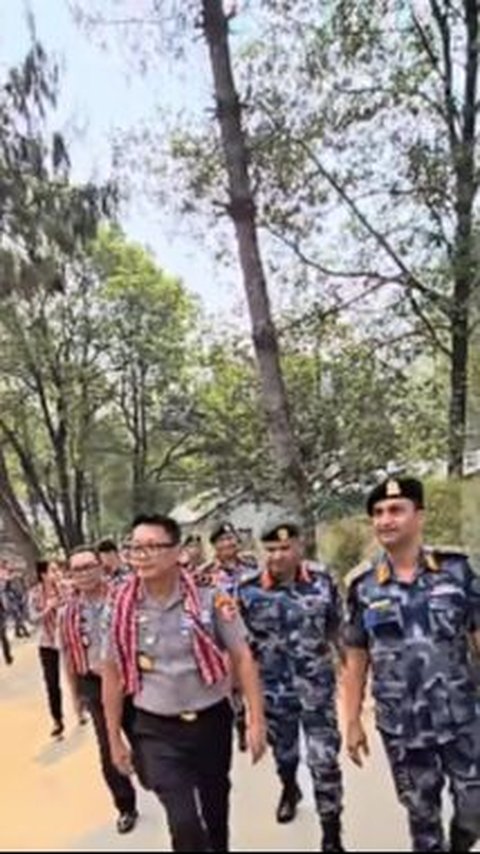 Perekam Video Kegiatan Irjen Krishna Murti di Nepal Napasnya Ngos-ngosan Saat Berjalan Kaki Jadi Sorotan <br>