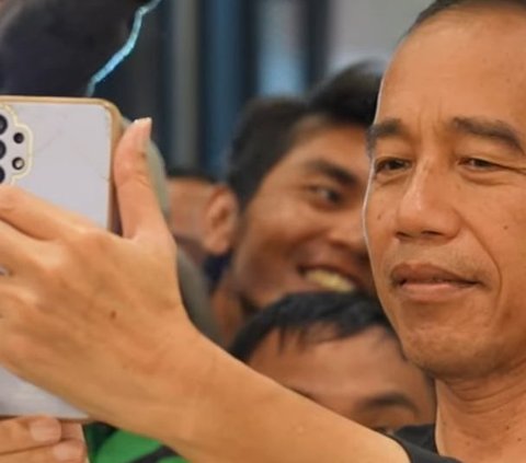 Momen Jokowi Makan Mie Gacoan Sambil Ngevlog, Dua Menteri Ini Kepedesan!