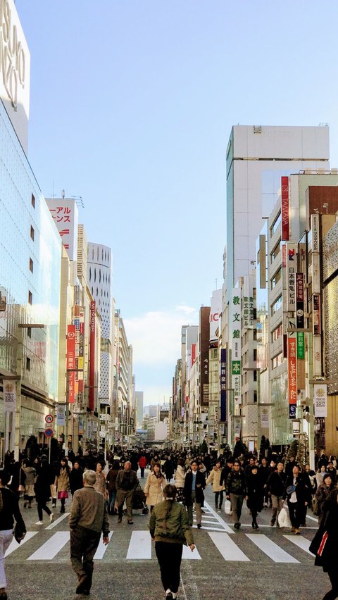 Globalisasi mengubah pola komunikasi menjadi semakin canggih dan tak terbatas.