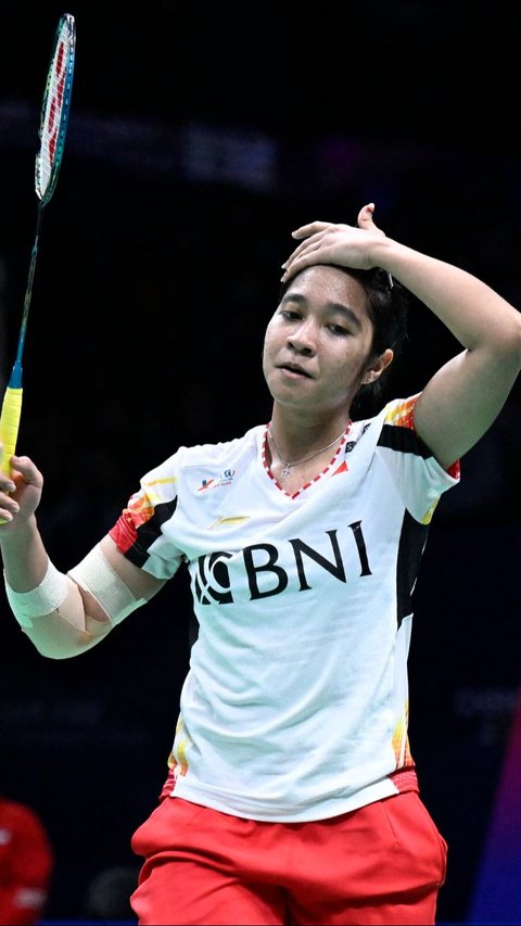 Sayangnya, dia juga harus kandas dari He Bing Jiao dengan skor 21-10, 15-21, 17-21. Foto: AFP/Wang Zhao