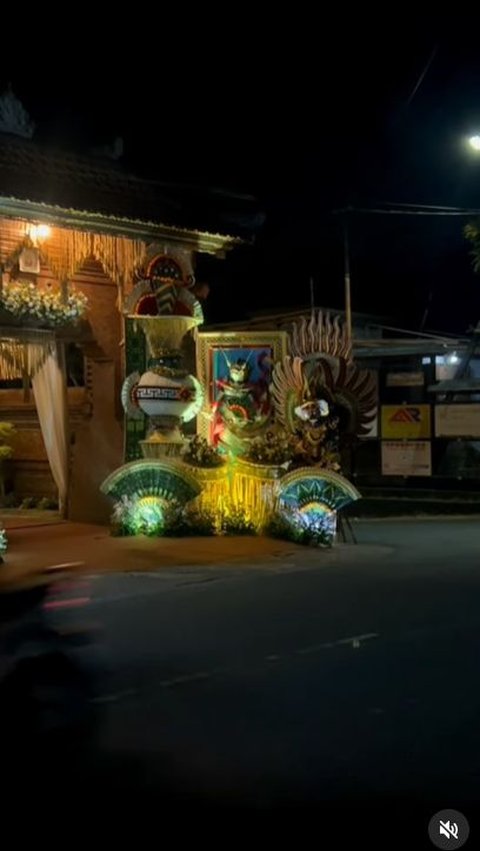 Viral Video of the Traditional Procession of Mepamit Mahalini and Rizky Does Not Disturb Road Users, Let Alone Close Access