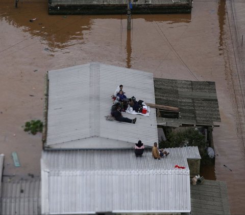 FOTO: Terparah Sejak 1941, Begini Penampakan Banjir Terjang Selatan Brasil: Korban Dievakuasi Pakai Helikopter