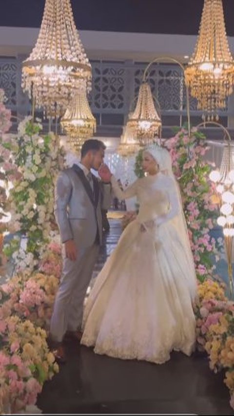 Momen Pernikahan Cucu Perempuan Habib Luthfi bin Yahya, Pengantinnya Cantik Banget Bak Princess<br>