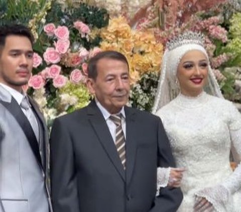 Momen Pernikahan Cucu Perempuan Habib Luthfi bin Yahya, Pengantinnya Cantik Banget Bak Princess