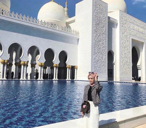 Sosok Dea Sahirah Calon Istri Chand Kelvin, Cantik dan Mungil Bergelar S2