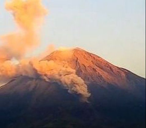 Gunung Semeru Kembali Erupsi