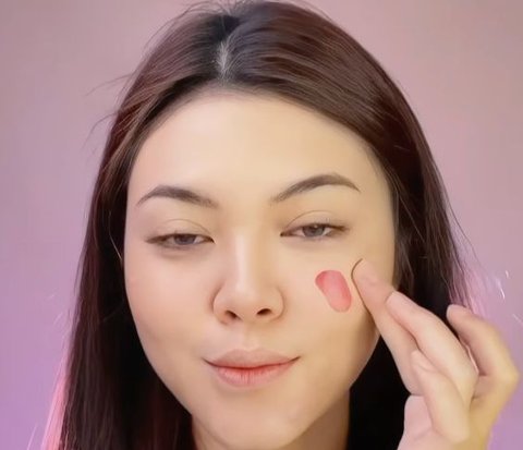 Follow the Syahrini Core Makeup Trend, This Content Creator's Face is Called the Natural Version
