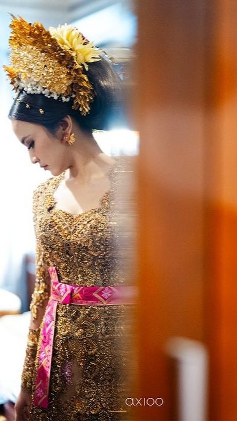Designer Reveals the Complexity of Creating the Luxurious Mahalini Kebaya Worn During the Mepamit Procession
