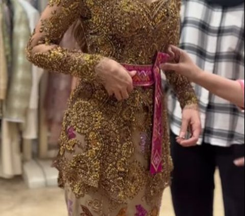 Designer Reveals the Complexity of Creating the Luxurious Mahalini Kebaya Worn During the Mepamit Procession