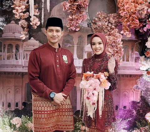 8 Moments of Chand Kelvin and Dea Sahirah's Engagement, All in Red!