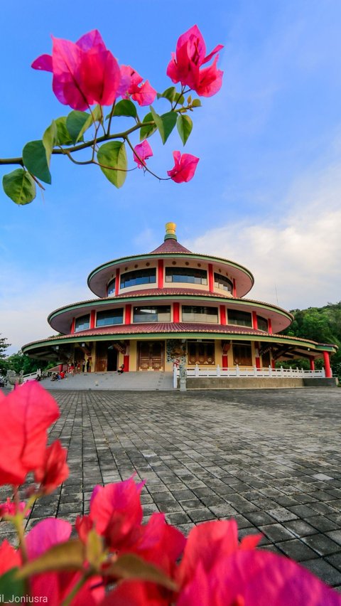 <b>1. Rumah Ibadah Buddha Puri Tri Agung</b>