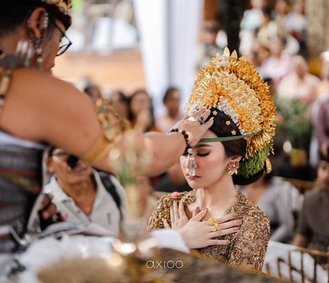 Mahalini's Detailed Makeup at the Mepamit Ceremony Makes the Bride's Aura Radiate