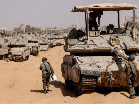 FOTO: Deretan Tank Pasukan Zionis Israel Bersiap untuk Serangan Darat ke Rafah