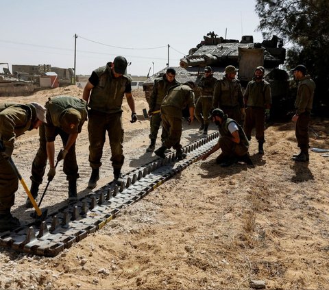 FOTO: Deretan Tank Pasukan Zionis Israel Bersiap untuk Serangan Darat ke Rafah