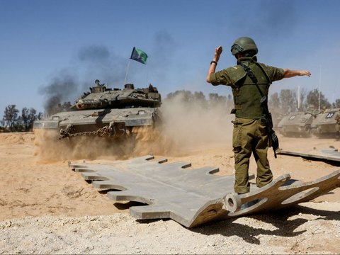 FOTO: Deretan Tank Pasukan Zionis Israel Bersiap untuk Serangan Darat ke Rafah