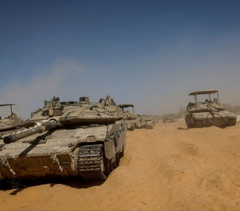 Sebelumnya, militer Israel telah mengumumkan evakuasi paksa besar-besaran terhadap 100.000 orang dari bagian timur Rafah. Foto: REUTERS / Amir Cohen<br>