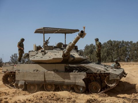 FOTO: Deretan Tank Pasukan Zionis Israel Bersiap untuk Serangan Darat ke Rafah