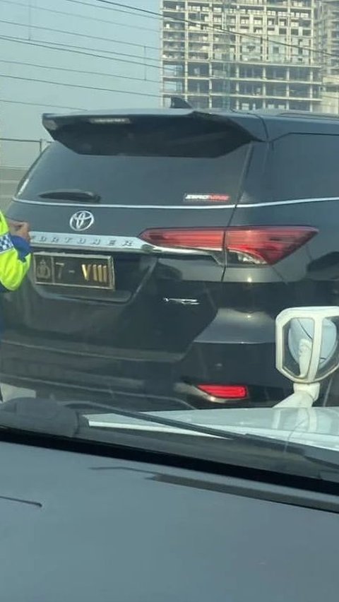 Viral Fortuner Pelat Polri Ngebut di Tol MBZ lalu Tabrak Mobil Elf Sampai Ringsek, Ini Kata Polisi