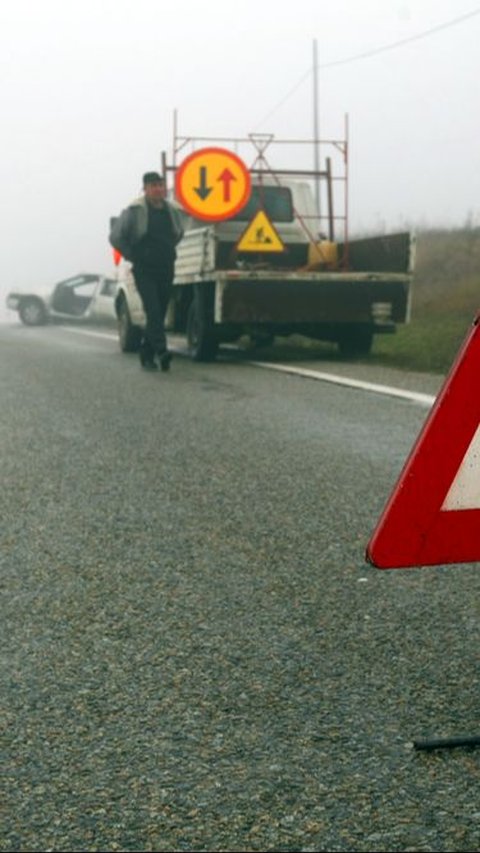 Mobil Dinas Polda Jabar Tabrak Mikrobus di Tol MBZ Bekasi, Kasatlantas: Dugaan Awal Sopir Ngantuk<br>