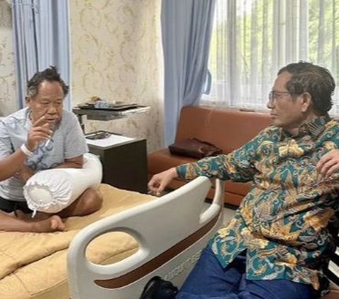 Kang Sobary Terbaring di RS Didatangi Mantan Menteri, Keduanya Sahabat Kental Sejak Era Gus Dur