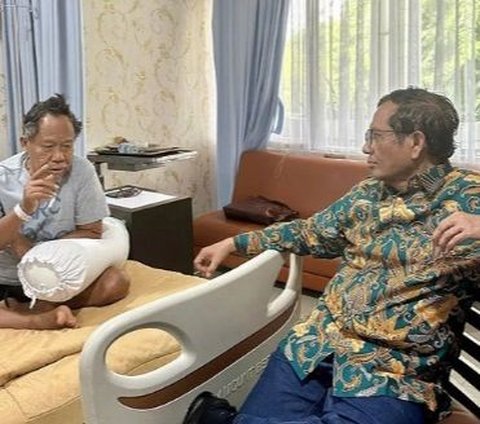 Kang Sobary Terbaring di RS Didatangi Mantan Menteri, Keduanya Sahabat Kental Sejak Era Gus Dur