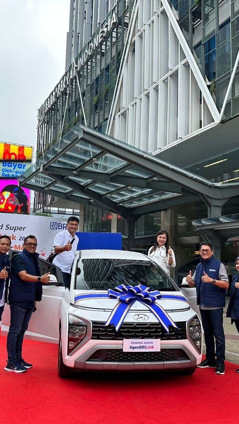 Beri Apresiasi, BRI Serahkan Mobil & Logam Mulia pada Pemenang Program Super AgenBRILink