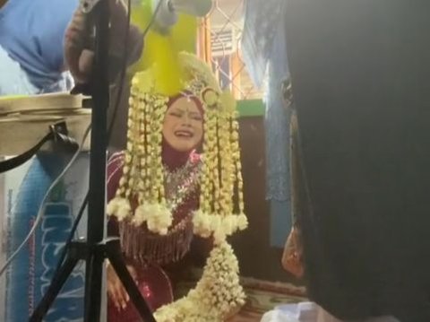 Bride Moment in South Kalimantan Possessed After Makeover, Making Makeup Artist Nervous