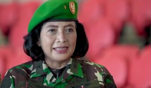 Dia juga menjalani beberapa pendidikan militer, seperti: