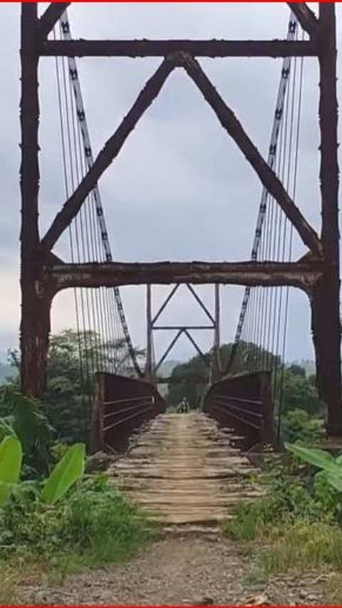 <b>Melihat Jembatan Gantung Tua Tersembunyi Berusia 1 Abad Lebih di Kendal, Bekas Rel Kereta</b><br>