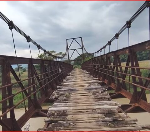 Melihat Jembatan Gantung Tua Tersembunyi Berusia 1 Abad Lebih di Kendal, Bekas Rel Kereta