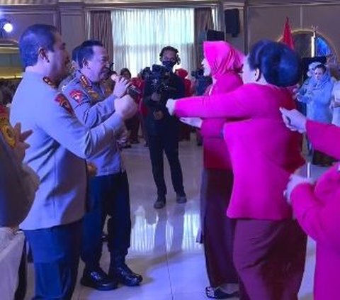 Lucunya Jenderal Polisi & Ibu Bhayangkari Kompak Nyanyi 'Cendol Dawet', Istri Wakapokri Paling Luwes Joget