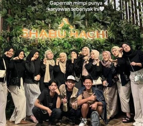 Usahanya pun kian berkembang hingga akhirnya di usia 21 tahun, ia bisa membeli sendiri mobil pertamanya.