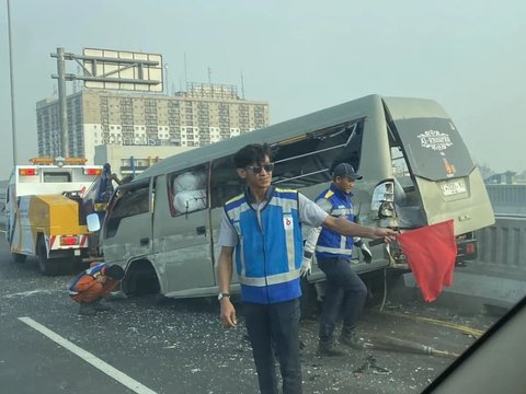 Viral Moment of Fortuner and Elf Accident on MBZ Toll Road, Official License Plate Changes to Civilian