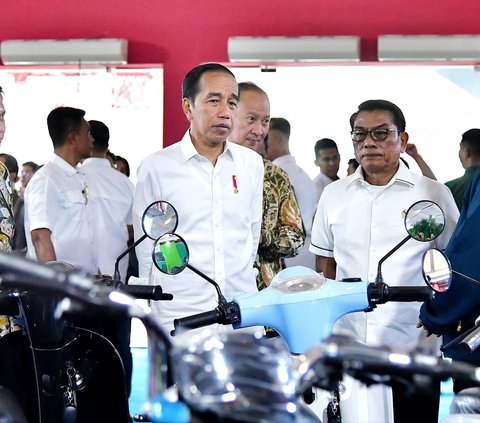 Begini Respons Jokowi Ditanya Rencana Berlabuh ke Partai Lain