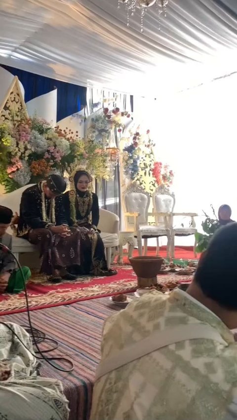 Inilah momen pernikahan Sus Ida, suster dari Sawa, putri pertama Caca Tengker dan Barry Tedja yang digelar di tempat asalnya, Wonosobo.