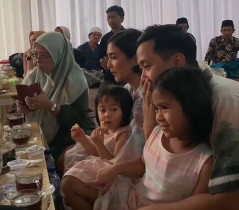 Momen Caca Tengker dan Keluarga Hadiri Pernikahan Baby Sitter Putrinya Ini Viral, Tuai Pujian