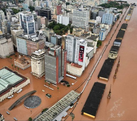 FOTO: Penampakan Parahnya Banjir di Brasil: Pesawat Terendam, Stadion Berubah Jadi Kolam